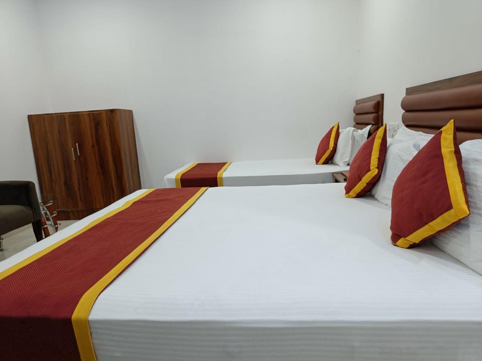 Hotel Executive Inn Hailakandi ภายนอก รูปภาพ