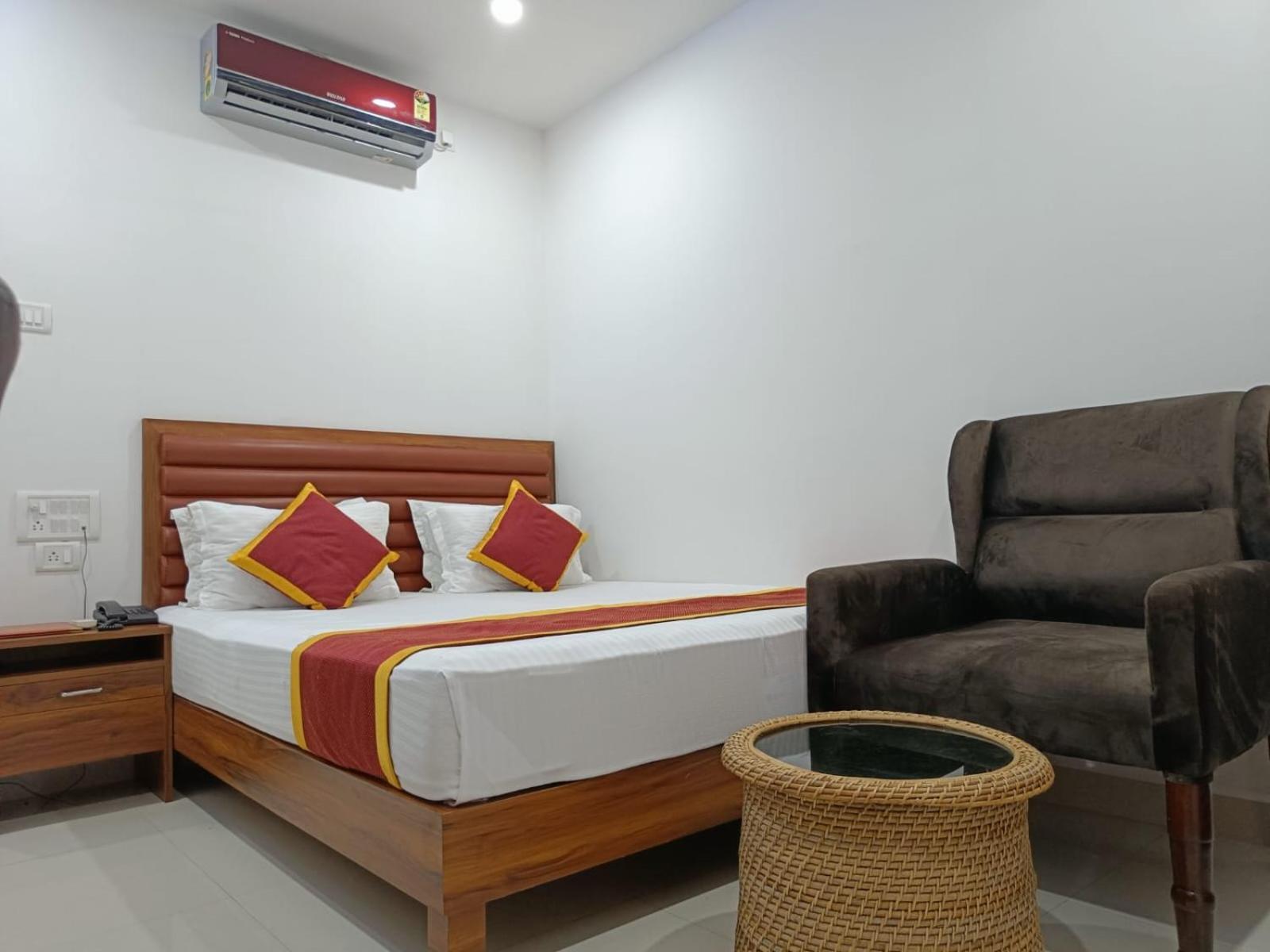 Hotel Executive Inn Hailakandi ภายนอก รูปภาพ