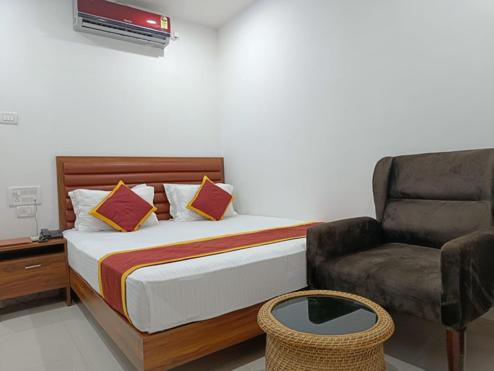 Hotel Executive Inn Hailakandi ภายนอก รูปภาพ