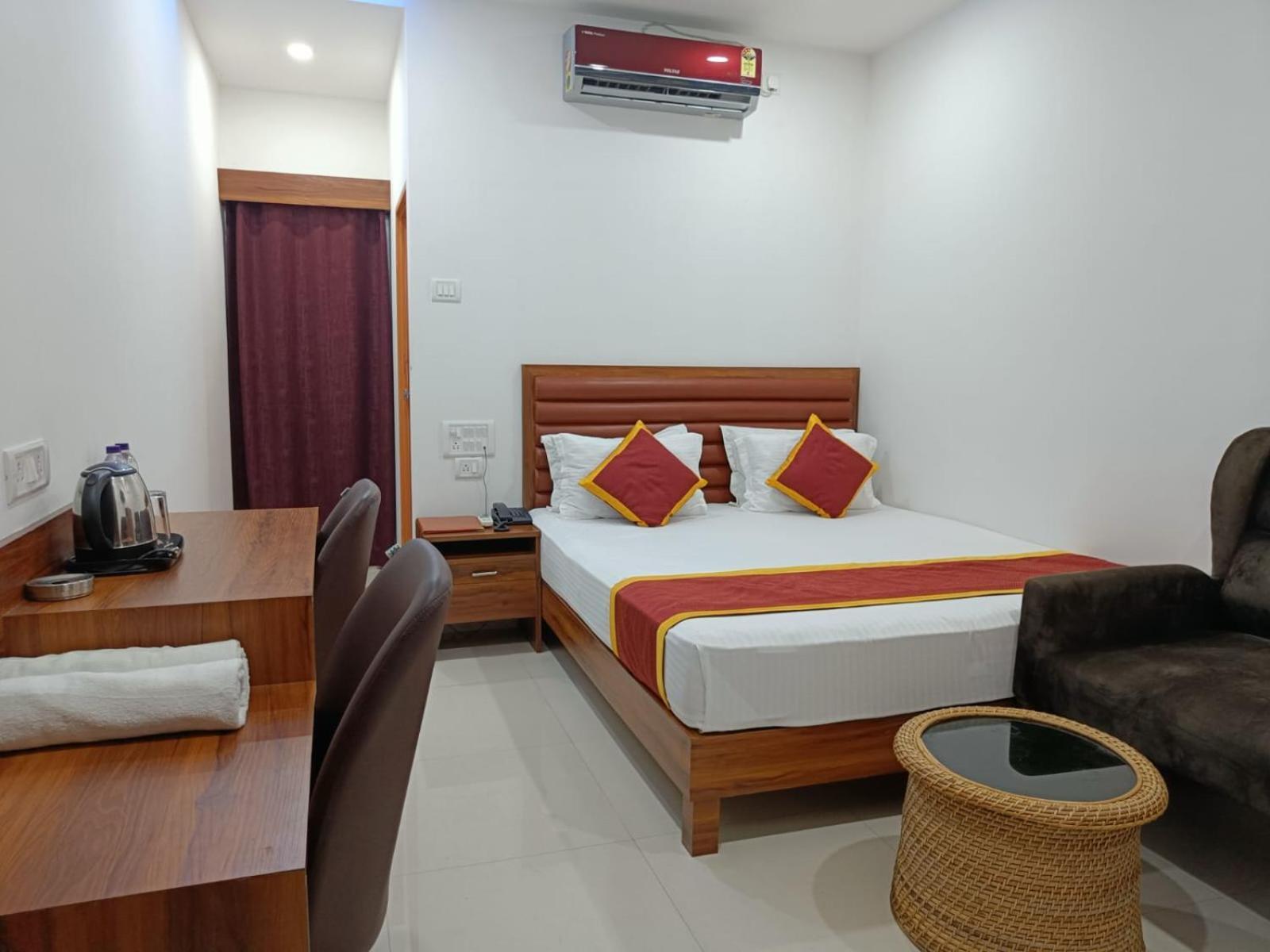 Hotel Executive Inn Hailakandi ภายนอก รูปภาพ