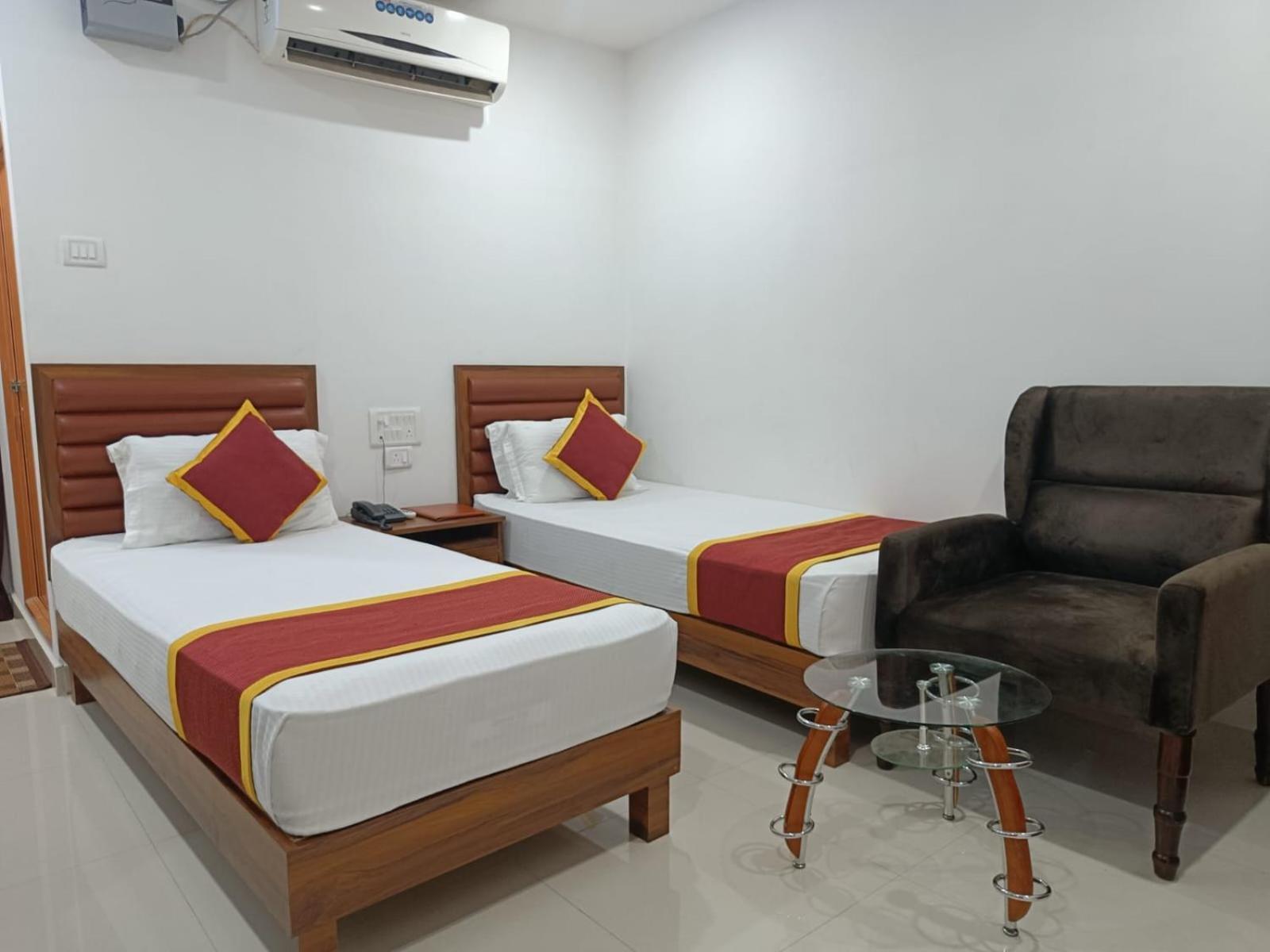Hotel Executive Inn Hailakandi ภายนอก รูปภาพ